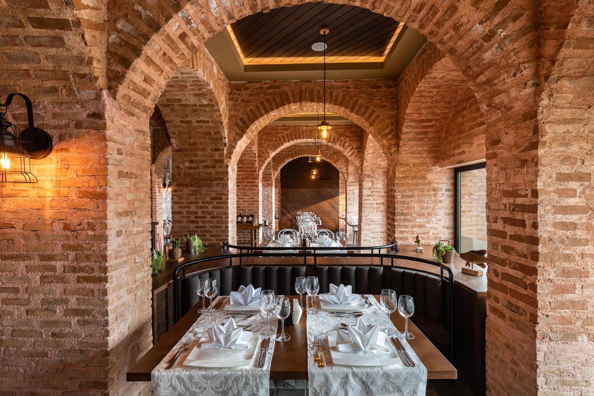 Swandor Hotels & Resorts - Topkapi Palace Antalya Kültér fotó Restaurant in the old railway station