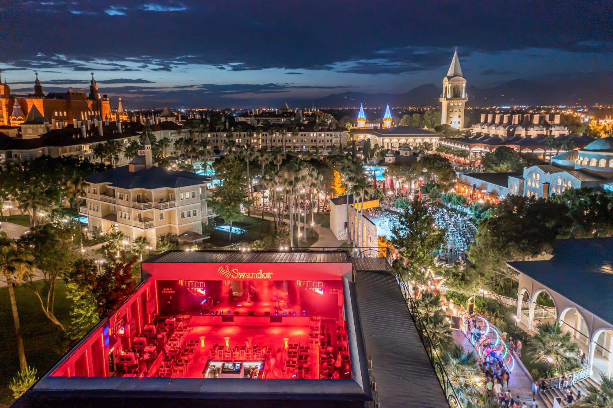 Swandor Hotels & Resorts - Topkapi Palace Antalya Kültér fotó The rooftop bar at the Hilton Tel Aviv