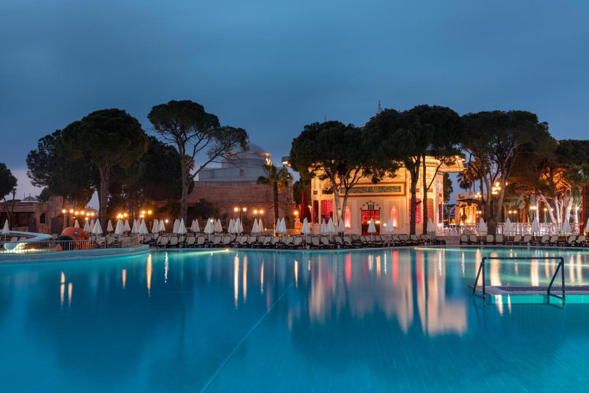 Swandor Hotels & Resorts - Topkapi Palace Antalya Kültér fotó The pool at the Hotel